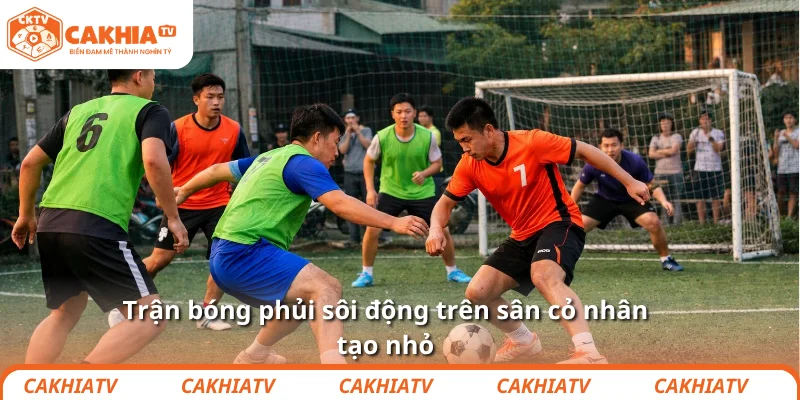 Bóng đá phủi – Khi đam mê không cần sân cỏ hoàn hảo 2 Trận bóng phủi sôi động trên sân cỏ nhân tạo nhỏ